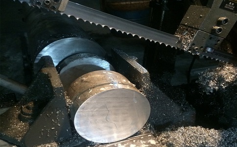 沙坪坝工件厚度不均匀会导致切割过程中双金属带锯条怎样的问题出现？
